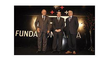 Raúl Racana, Mario Montoto y Gianfranco Pasquino durante el evento.