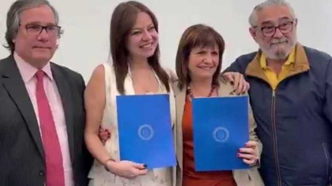 Patricia Bullrich junto a Sandra Pettovello, en la firma del programa.