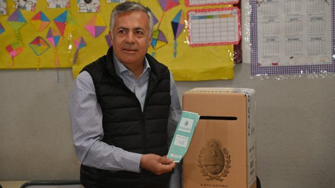 Alfredo Cornejo votó en Mendoza y va por su segunda gobernación.