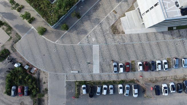 Obra de Fabián Burgos, tomada por un dron, en la sede del Malba Puertos.