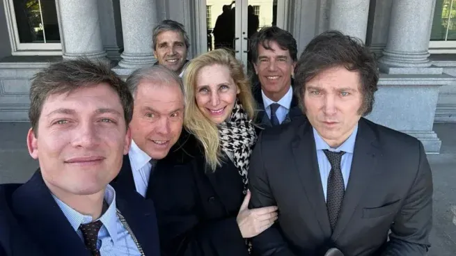 Gabinete. Nicolas Posse no estuvo anoche en el Luna Park y se aleja del triangulo de hierro que integran Javier Milei, su hermana Karina y Santiago Caputo.
