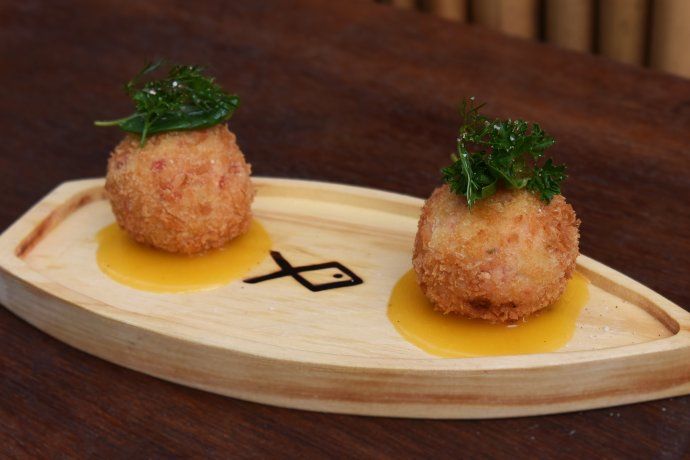 Entre las opciones destacadas de la carta se encuentran las croquetas de langostinos y kanikama. Entre las opciones destacadas de la carta se encuentran las croquetas de langostinos y kanikama.