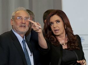 President Cristina de Kirchner and Nobel laureate in Economics Joseph Stiglitz.