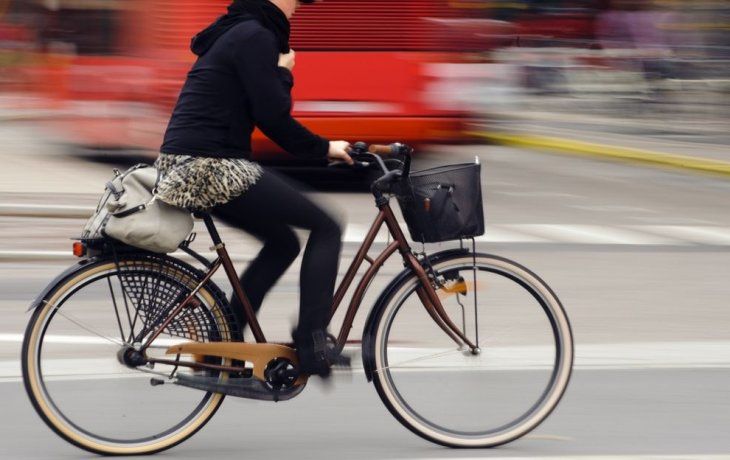 por suba del transporte, mas argentinos caminan o usan bicicleta para ir a trabajar