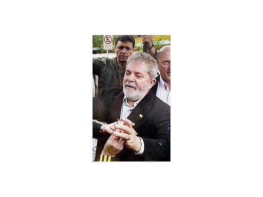 Lula deja la Presidencia con una alta imagen positiva.