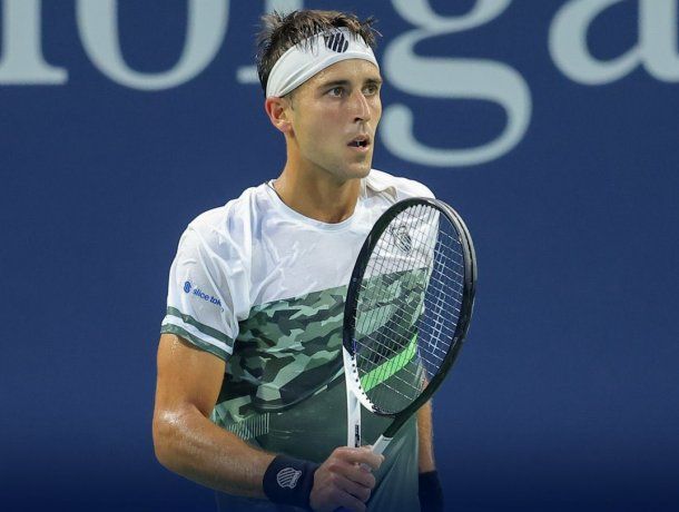 Se despidió. Tomás Etcheverry no pudo con Stanislas Wawrinka en el US Open.