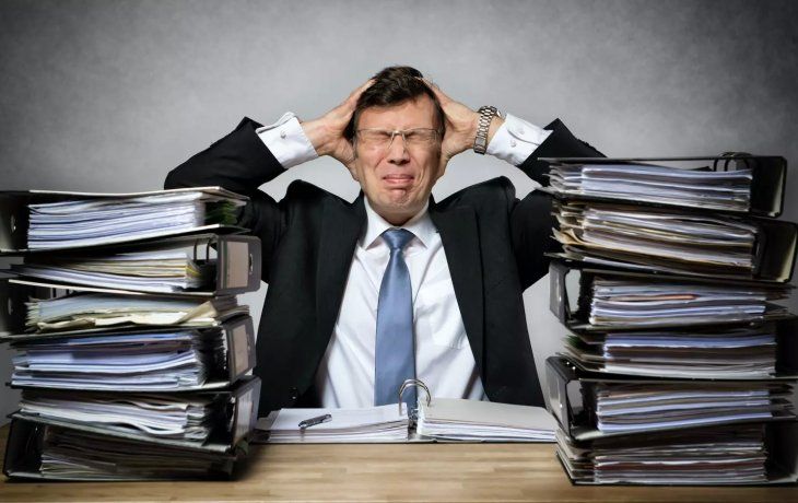 Inglaterra inicia prueba piloto en 60 empresas para reducir la semana laboral a cuatro días
