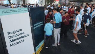  La medida busca promover el cumplimiento efectivo de las obligaciones parentales y proteger los derechos de los menores.