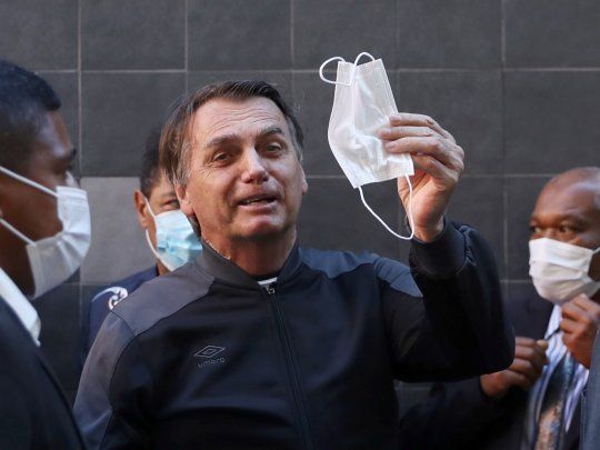 El presidente de Brasil, Jair Bolsonaro, no descansa en su ofensiva contra la prevención del coronavirus.