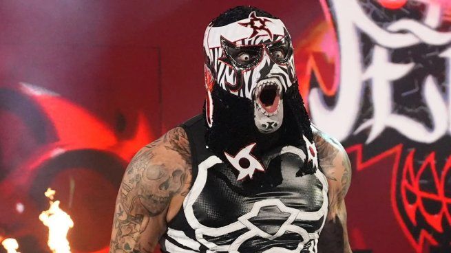 El luchador mexicano enmascarado Penta Zero Mieeso se presenta en el Madison Square Garden y consigue su quinta victoria en la WWE.