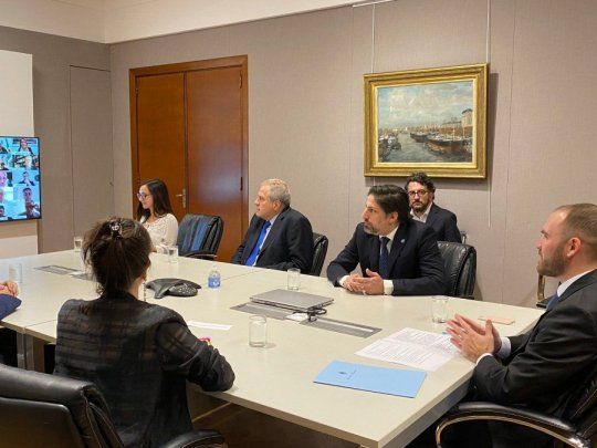 Trotta y Guzmán coordinaron la repatriación de u$s21 millones para comprar computadoras nacionales en el marco del Programa Juana Manso.