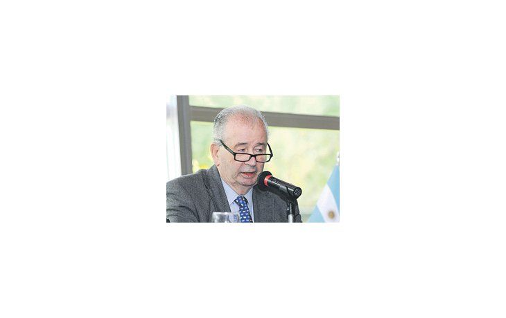 Julio Grondona está a punto de regresar a las reuniones de Comité Ejecutivo y habló por radio sobre varios temas.