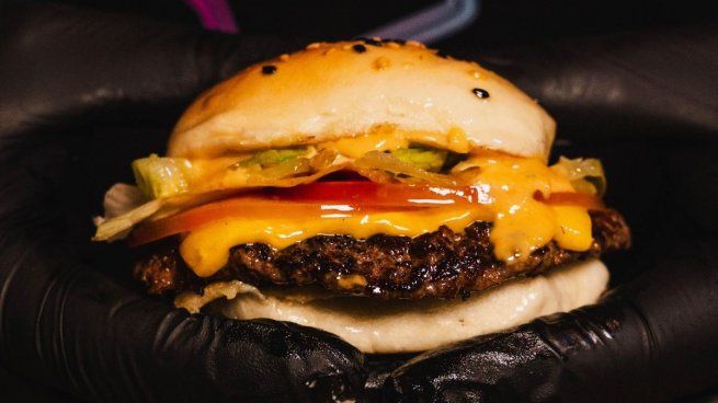 Las hamburguesas están disponibles en todas las sucursales del país.