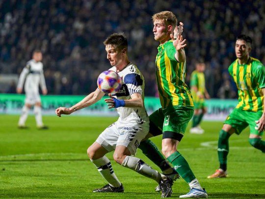 Punto suspensivo. Gimnasia no pudo con Aldosivi y se le alejó Atlético Tucumán en la lucha por el título.