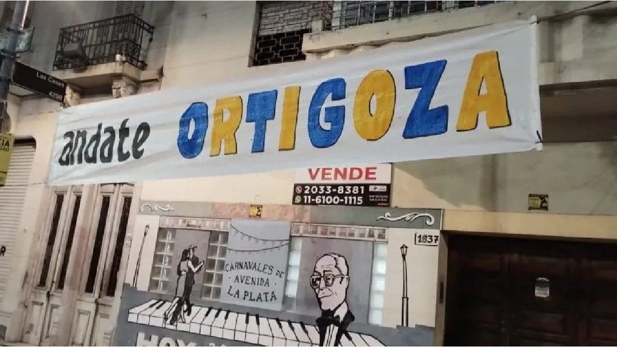 San Lorenzo: banners with Boca colors appeared