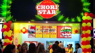 Cuando el choripán se convierte en gourmet: la revolución parrillera que conquista los patios de comida del conurbano. Cuando el choripán se convierte en gourmet: la revolución parrillera que conquista los patios de comida del conurbano.