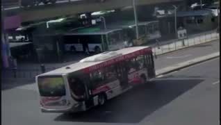 El video que logra captar el accidente en donde el conductor termina escapando.