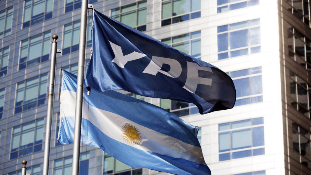 YPF mejoró su calificación de deuda en pesos y dólares