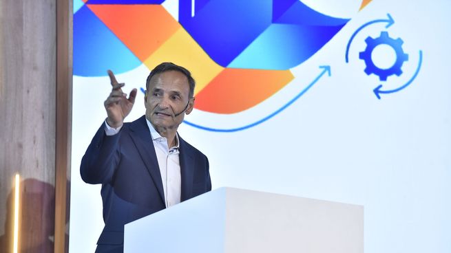 Fabián Kon, presidente del 62° Coloquio de IDEA y CEO de Grupo Galicia, habló con Ámbito.