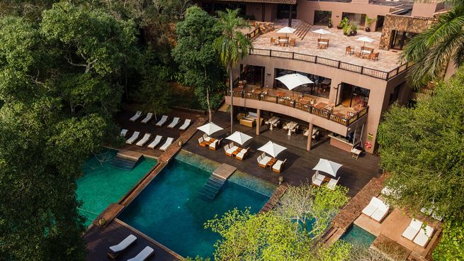 Loi Suites - Aerea piscinas principales