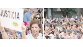 La madre de Alberto Nisman, Sara Garfunkel, en el homenaje que ayer con la consigna “Velas por Nisman” se realizó en la porteña plaza Alemania sobre la avenida Del Libertador.