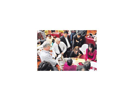 El escrutinio definitivo se realiza desde el miércoles pasado en la Legislatura provincial.
