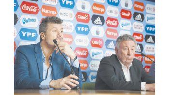 ámbito.com | Todo empezó con una escandalosa elección entre Marcelo Tinelli y Luis Segura que terminó empatada en 38 votos, cuando había 75 votantes. Tinelli volverá a presentarse, Segura ya declinó su candidatura.