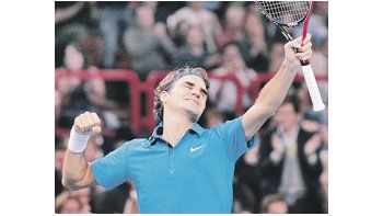 Federer tuvo una semana brillante en París y la coronó con un título en territorio esquivo para el suizo hasta ayer.