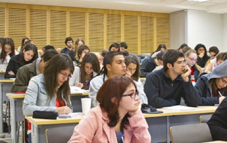 ¿Cuáles son las 20 carreras que mejor y peor pagan en la Argentina?