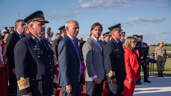 El presidente Luis Lacalle Pou definió al reemplazante de Javier García, quien deja el Ministerio de Defensa Nacional por la campaña.