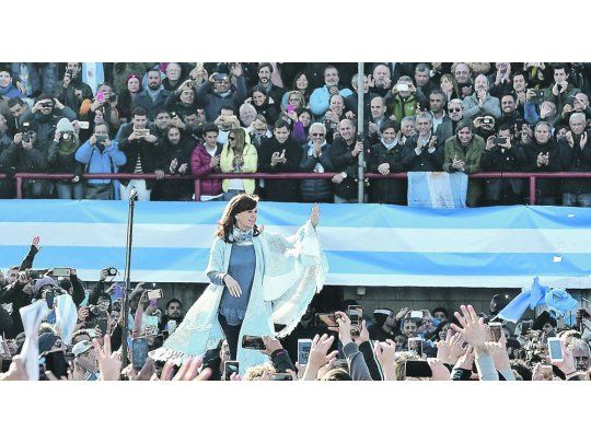 Sin anuncio. La expresidente encabezó un masivo acto en Avellaneda, pero muchos militantes K se fueron decepcionados por el tono “light” de su discurso, donde esperaban que anunciara su candidatura a senadora.