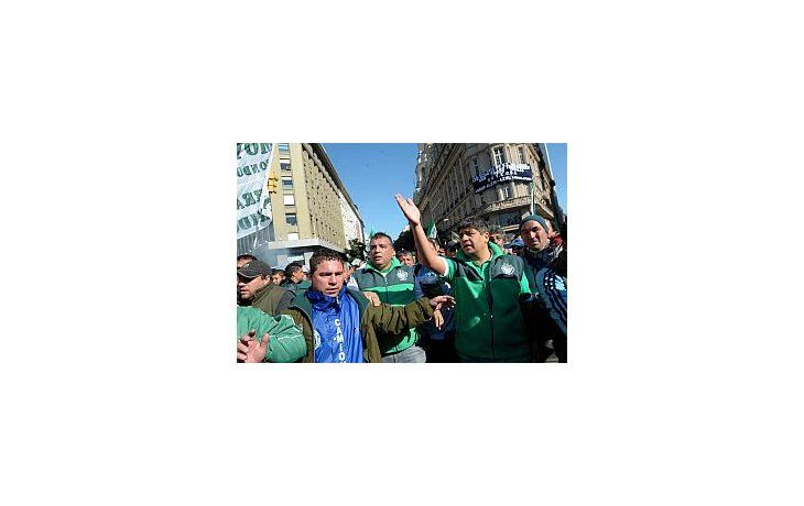 Cientos de camioneros provocaron demoras en el tránsito en la zona de Callao y Bartolomé Mitre.