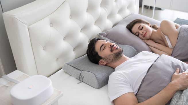 Motion Pillow ajusta la posición de la cabeza en tiempo real y utiliza inteligencia artificial para reducir los ronquidos y mejorar la calidad del sueño.
