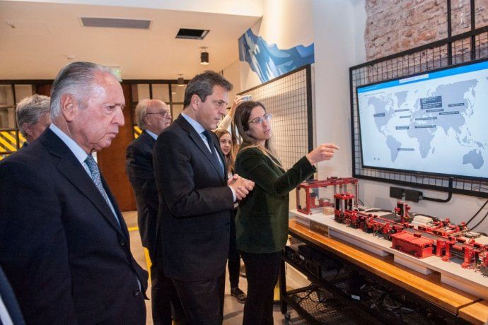 Sergio Massa se reunió con cúpula de UIA en medio de la caída de actividad industrial