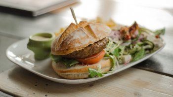 Con simples tips, la hamburguesas pueden ser más saludables.&nbsp;