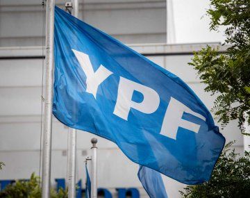YPF cumple sus primeros 100 años, motivo de celebración y orgullo para los que habitan el suelo argentino. 