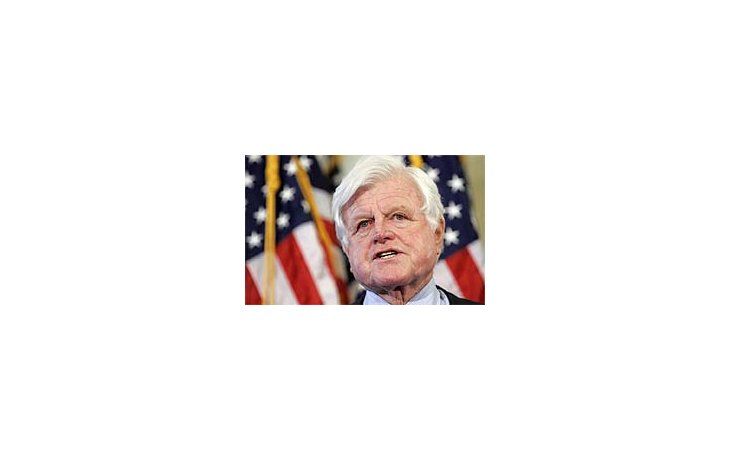 El senador Edward Ted Kennedy se someterá hoy a una cirugía cerebral