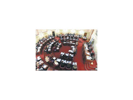 La intensa jornada legislativa santafesina arrancó con la sesión en Diputados, donde finalmente se logró arribar a la aprobación de la norma en general y en particular.