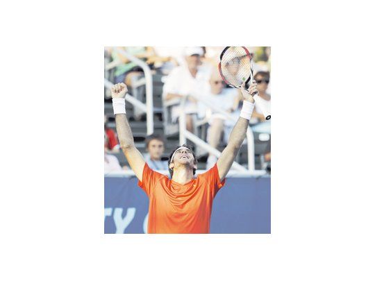 Del Potro se sacó la mufa de 2010 festejando en Delray Beach. El tandilense se besó la muñeca derecha operada una vez consumada la victoria sobre Tipsarevic.
