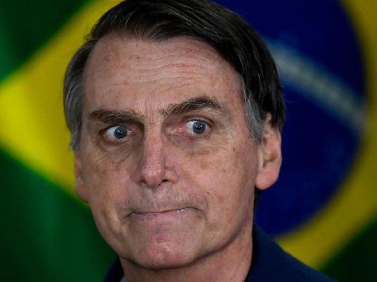 Bolsonaro apuntó contra Facebook y la circulación de varios diarios.