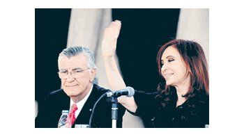La Presidente se comunicó con tres gobernadores vía teleconferencia, acompañada por el sanjuanino José Luis Gioja.