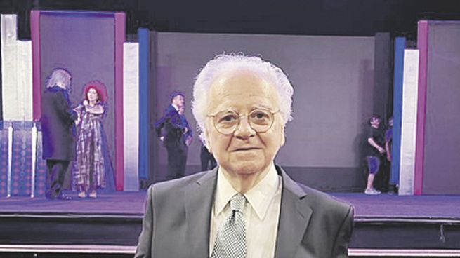 OSCAR BARNEY FINN. Con el ACE de Oro y el de Mejor Director.