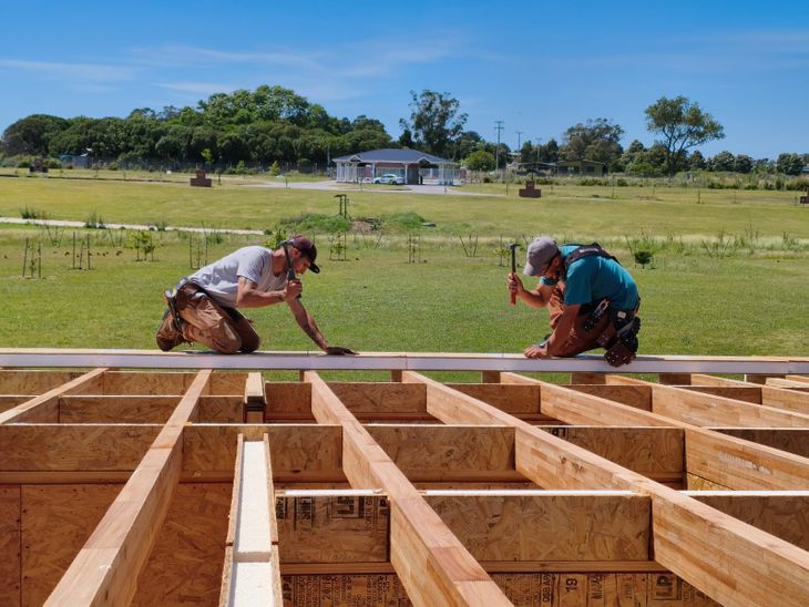 Armado con paneles SIP, listo para apoyarse y cerrar la envolvente superior de la vivienda. Se monta como un plano estructural continuo que luego recibe la terminación del techo Armado con paneles SIP, listo para apoyarse y cerrar la envolvente superior de la vivienda. Se monta como un plano estructural continuo que luego recibe la terminación del techo