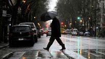 Para los pobladores de la zona se recomendó que eviten actividades al aire libre, que no saquen la basura y que retiren objetos que impidan que el agua escurra.