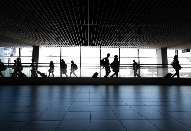 Millones de personas en el mundo retrasan sus tramites en los aeropuerto por el uso de algunos calzados