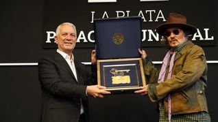 Johnny Depp fue distinguido por Julio Alak en La Plata. Johnny Depp fue distinguido por Julio Alak en La Plata.
