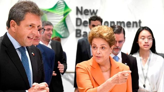 Dilma le confirmó a Massa que el banco de los BRICS tratará incorporación de Argentina.