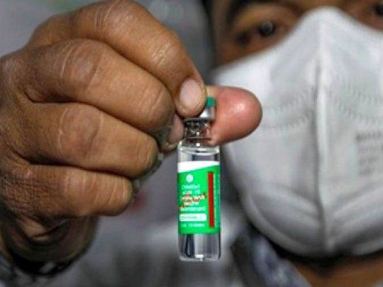 La vacuna Covishield producida por el Serum Institute ya fue aprobada por doce autoridades sanitarias de distintos países, además de por la India.