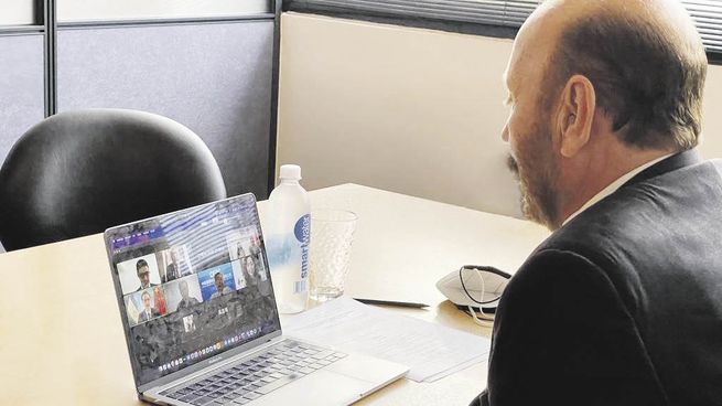 escenario. El gobernador Gildo Insfrán, durante la reunión virtual. Es “la obra del siglo XXI para formoseños y formoseñas”, destacó.
