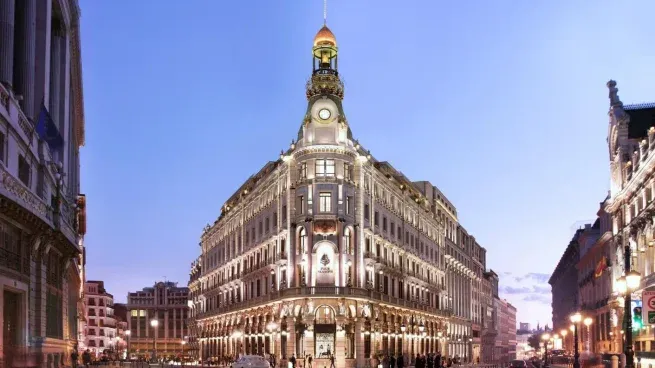 El imponente hotel se encuentra dentro de una antigua caja fuerte.